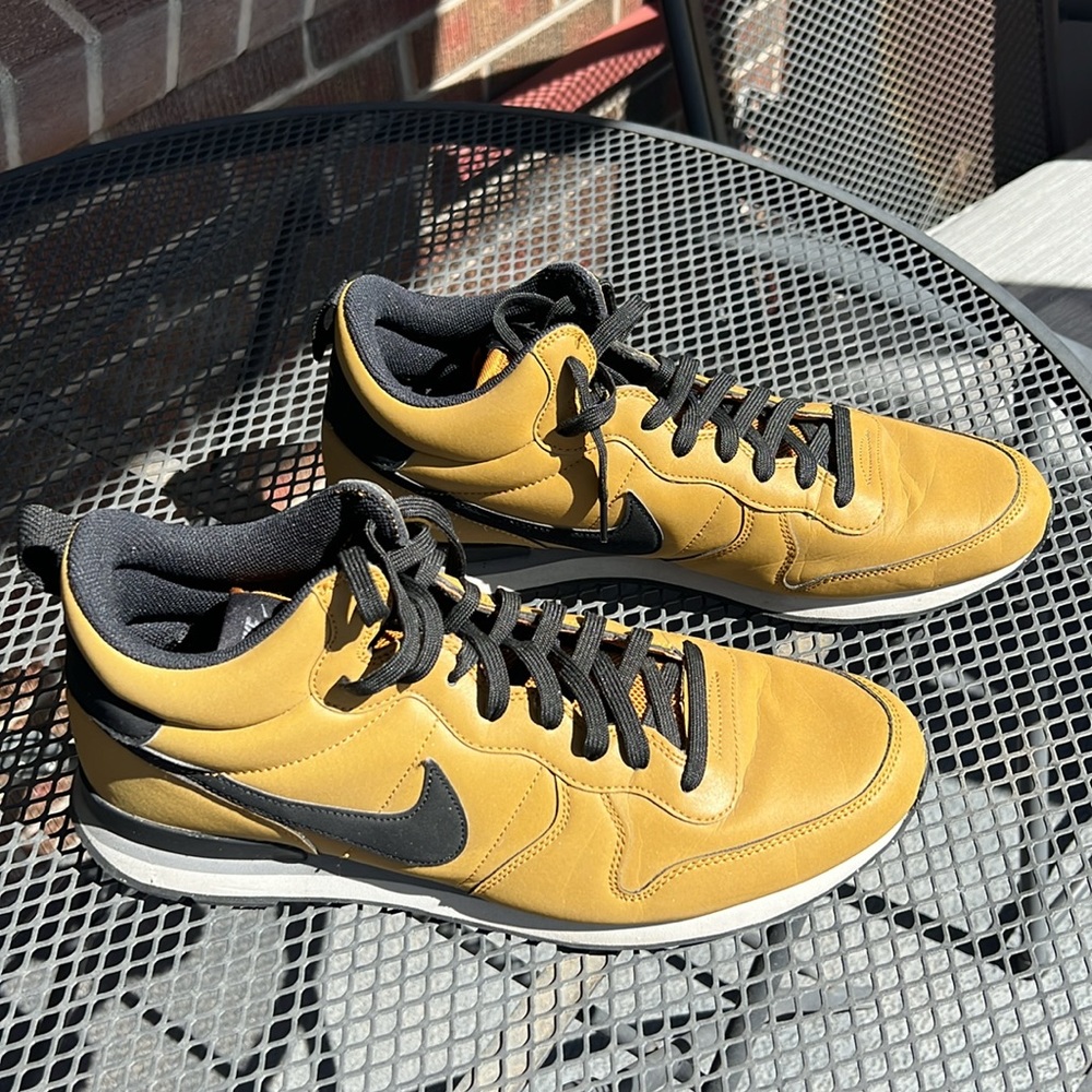 Nike Internationalist Mid (3M Reflective) See Photos!